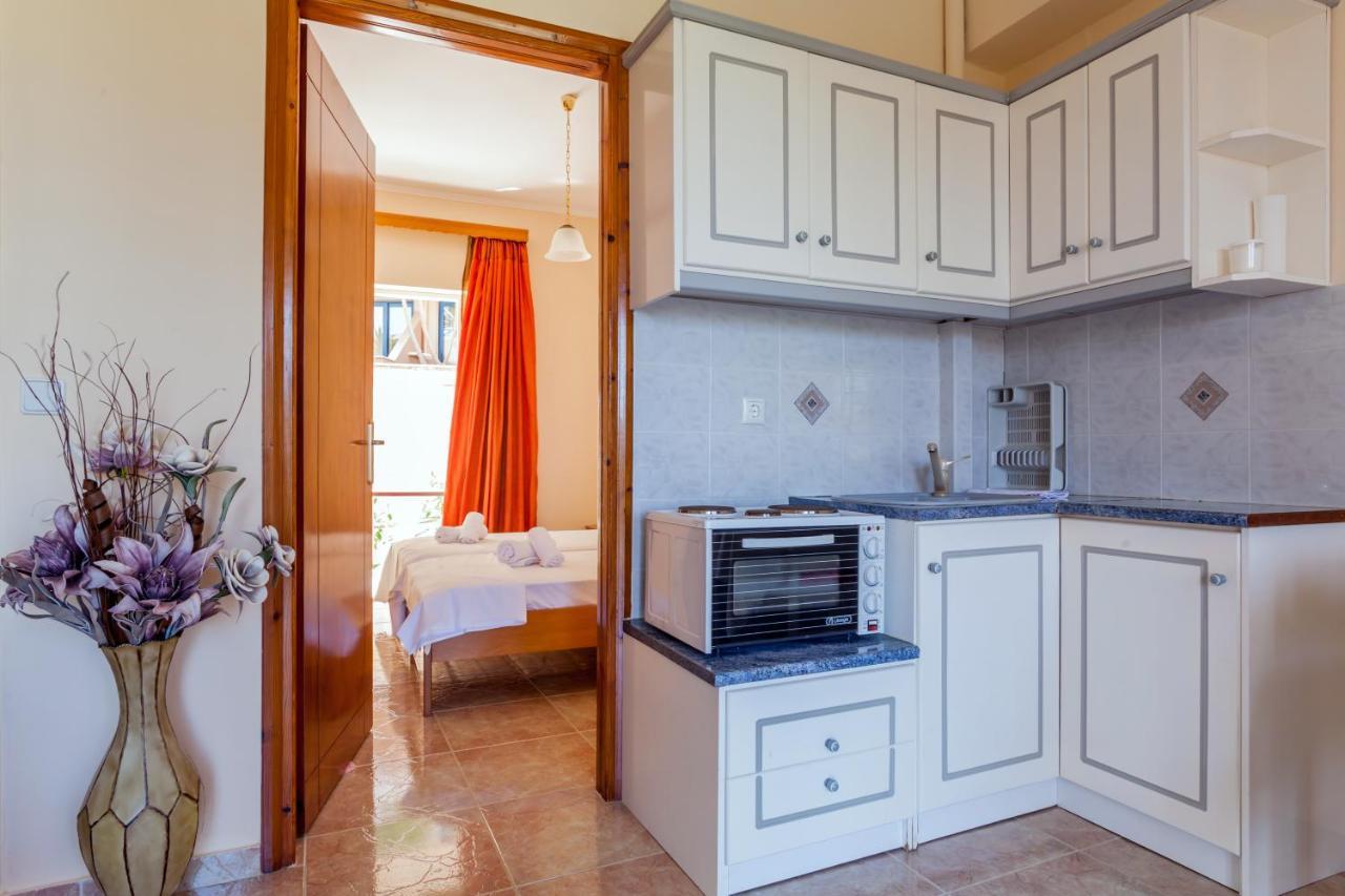 Christine Seaside Apartments In Chania Stalos Exterior foto