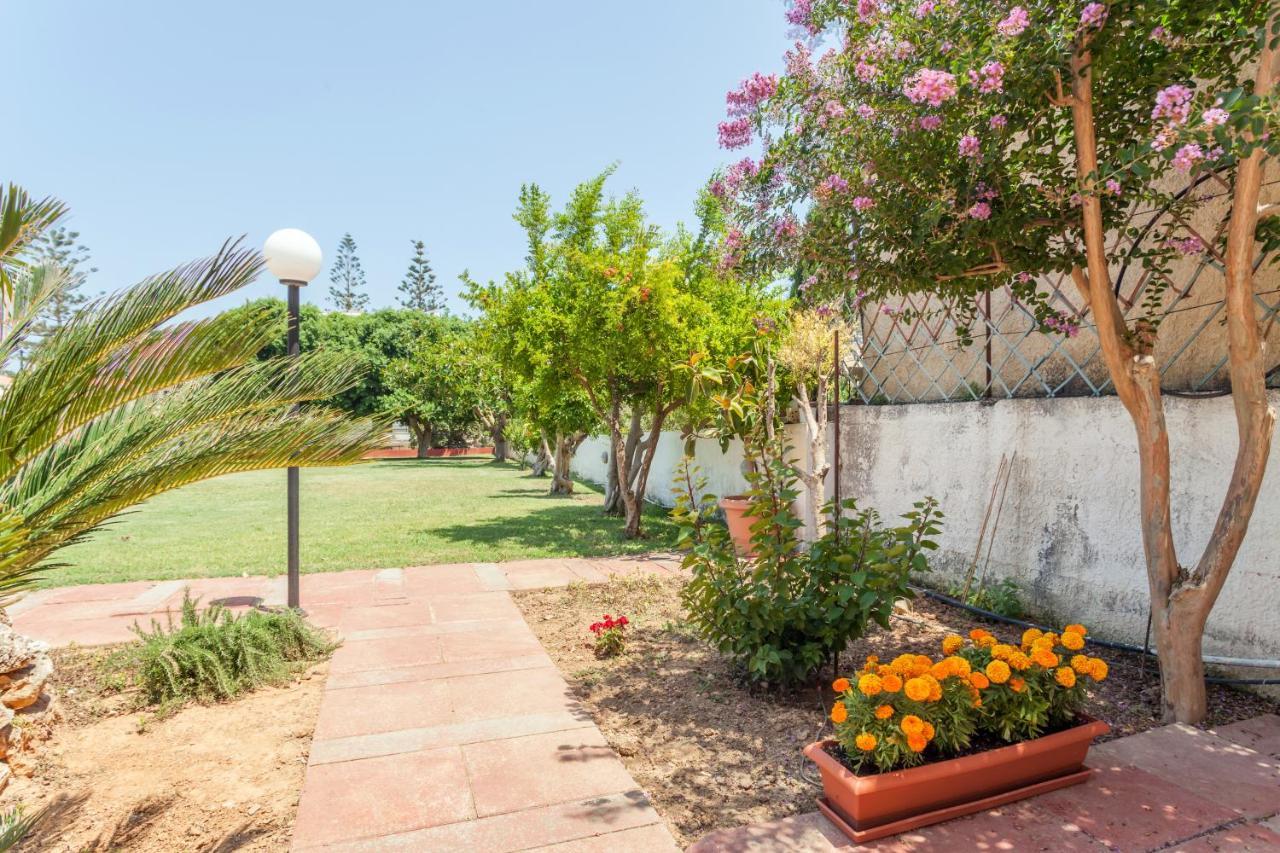 Christine Seaside Apartments In Chania Stalos Exterior foto