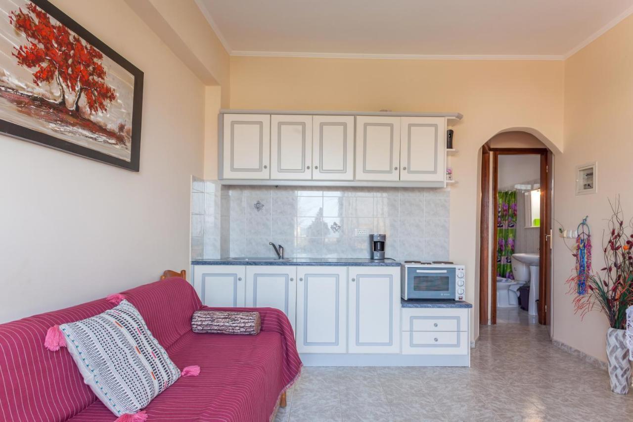 Christine Seaside Apartments In Chania Stalos Exterior foto