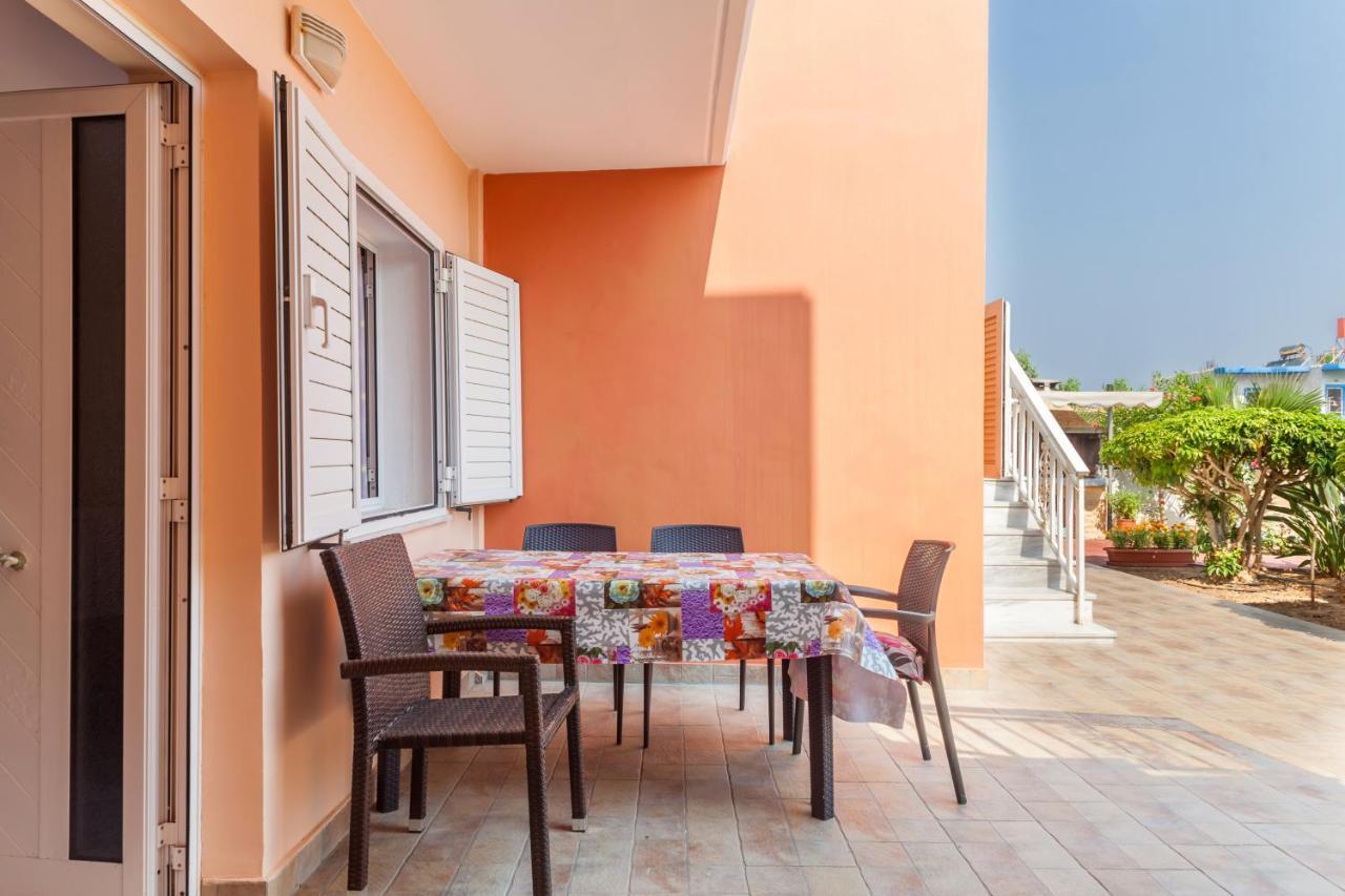 Christine Seaside Apartments In Chania Stalos Exterior foto