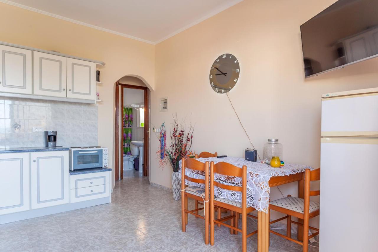 Christine Seaside Apartments In Chania Stalos Exterior foto